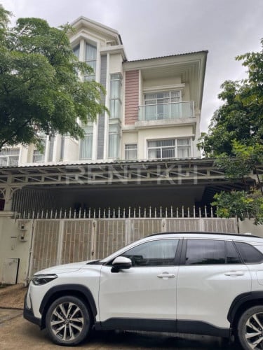 វីឡាភ្លោះសម្រាប់ជួលនៅបុរីជីបម៉ុង សែនសុខ / Twin Villa for Rent at Borey Chip Mong Sensok