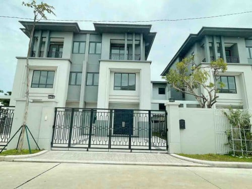 ⚡️វីឡាភ្លោះសម្រាប់លក់នៅក្នុង បុរីជីបម៉ុង ហ្គ្រេនភ្នំពេញសុីធី