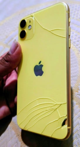 iPhone1164G លក់កាប់សាច់ ខូចសេវា ធ្លាប់ជួសជុលហើយបើកលែងចេញ(ចាំកូដដៃនិងចាំកូដID)អេគ្រង់សុីនអ៊ុតនៅល្អ