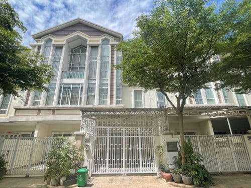 Link House for Rent at Borey Chip Mong Land Sen Sok