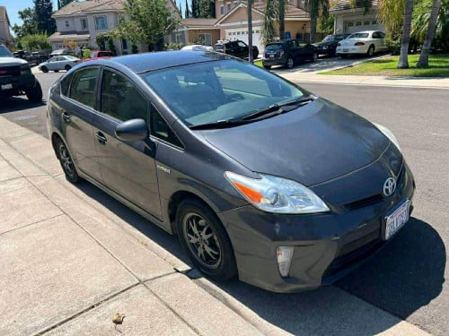 Toyota Prius Option 3 Solar  ឆ្នាំ​ 2013 តម្លៃ​សាង 17xxx$​