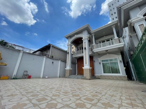 វីឡាសម្រាប់ជួលនៅ សង្កាត់ផ្សារដើមថ្កូវ