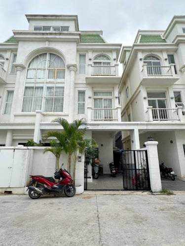 វីឡាភ្លោះមាន៤បន្ទប់គេងនៅជិតព្រលានយន្តហោះពោចិនតុង