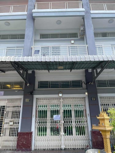 ផ្ទះលក់មានផ្លង់រឹងនឹងថែមសំភារះជូន