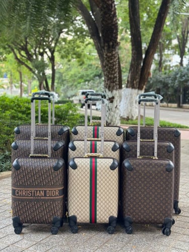 វ៉ាលី​មានបីសាយ​ L =98$ (30kg).M85$(25kg) .S 80$(15kg)