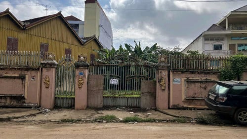 ដីលក់កណ្ដាលក្រុងកំពង់ចាម នៅក្រោយការាសសាំងកាលតិច និងចំងាយ ២០០ម៉ែត្រ ពីររង្វង់មូលស្ពានគីហ្សូណា