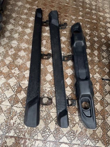 ឈ្នាន់លក់ហេីយ​ សល់តែ​កាង Jeep លក់ធូរៗ