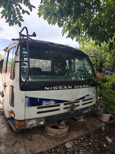 កាបិនក្បាលអូស Nissan