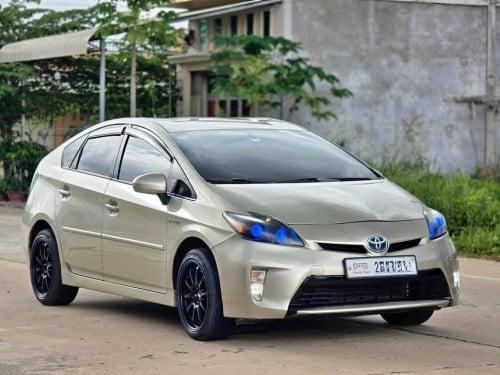 រថយន្តសម្រាប់ជួល Prius 013