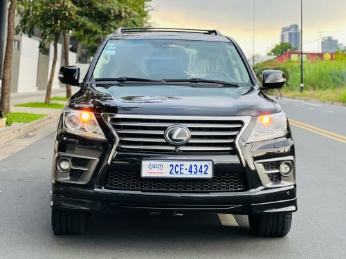 Lexus Lx570 ឆ្នាំ2014  Full option