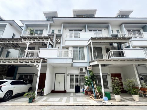 Link house for rent at Borey Peng Hout near Aeon 2