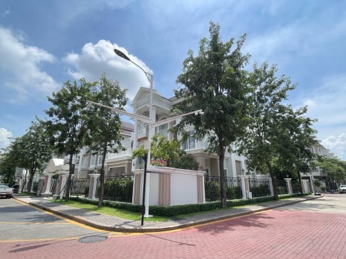 Queen Villa for Sell/Rent   -SR272