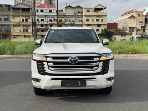 TOYOTA Land Cruiser VXR Full option,Year:2023 ម្ចាស់ដើម