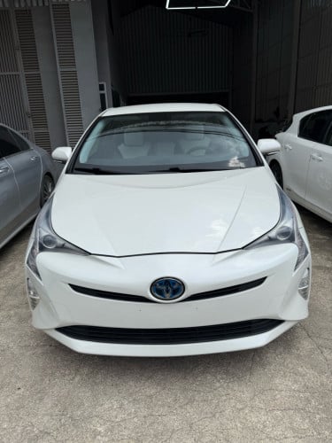 Toyota Prius 2016 Touring ឡានមូលក្រដាសពន្ធ ប្រើនៅ កាលី អត់បុកប៉ះ ឡានស្អាត