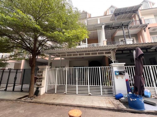 Twin Villa for Rent | Near Street 2004 – Ready to Move In