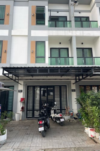 ផ្ទះលក់ ស្អាត ទីតាំងល្អ ប្លង់ម្ចាស់ផ្ទាល់