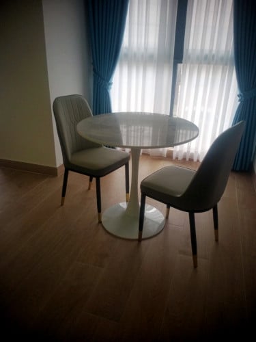 តុម៉ាត កៅអីស្បែក