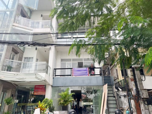 ផ្ទះល្វែងសម្រាប់ជួល លើផ្លូវធំជិតវិមានឯករាជ្យ | Commercial Flat for Rent near Independence Monument