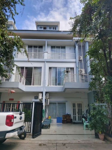 វីឡាកូនកាត់ សម្រាប់ជួល | Link villa Lb for rent  in borey penghout boeung snor