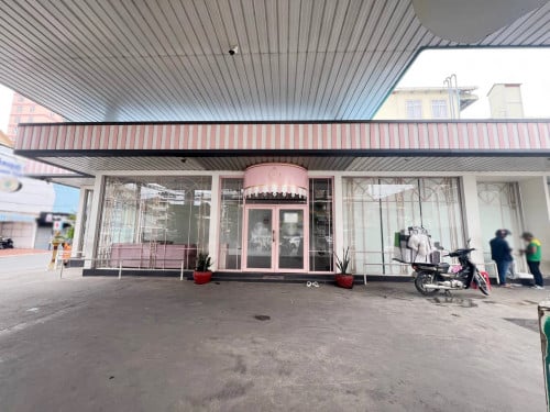 ហាងសម្រាប់ជួលនៅបឹងកេងកង លើផ្លូវអ៊ូអរ | Shop for Rent in BKK