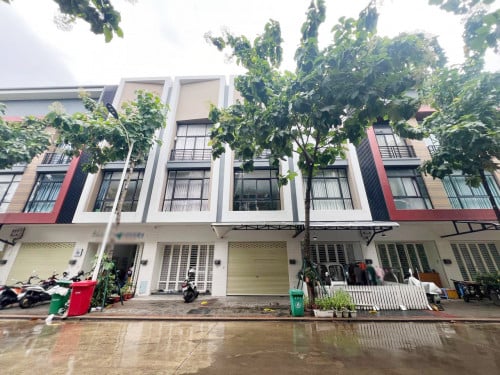 ផ្ទះអាជីវកម្មសម្រាប់ជួល នៅបុរីប៉េងហួត បឹងស្នោរ |Shophouse for rent at Borey Peng Huoth Boeung Snor