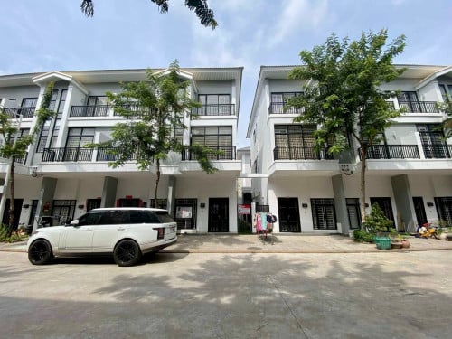 💥វីឡាកូនកាត់ LV សល់ដីចំហៀងលក់បន្ទាន់នៅក្នុងបុរីប៉េងហួតបឹងស្នោរ