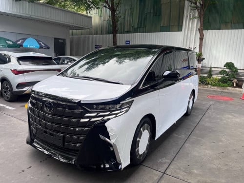 Alphard 2024 black inside new 154000$