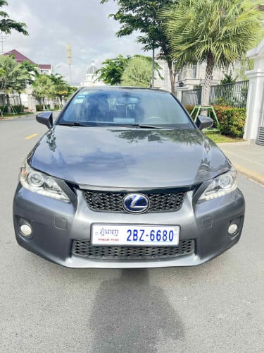 Lexus CT200h F-Sports 2012 ធានា​ឡាន​Option F-Sportsសុីន​ ទឹកថ្នាំ​សុីន​85%