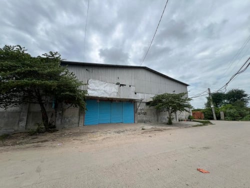 ឃ្លាំងកែងសំរាប់ជួល