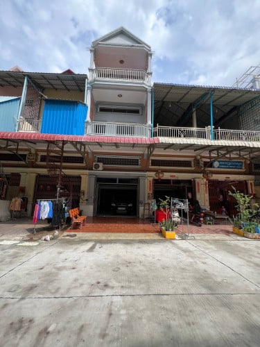 ផ្ទះ​ជួល​មុខ​ផ្សារ​ត្រពាំង​