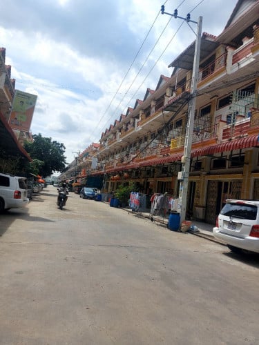 ផ្ទះអាជីវកម្មសម្រាប់ជួល នៅបុរីហុកឆេង ជិតស្ពានដែក ចំការដូង