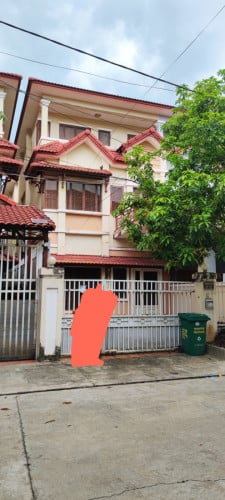 វីឡាភ្លោះ លក់តម្លៃល្អនៅក្បែរAEON2 និងសាលារៀន(ម្ចាស់ផ្ទាល់)