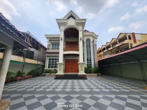 វិឡាទោលជួល l 别墅出租 （特价）