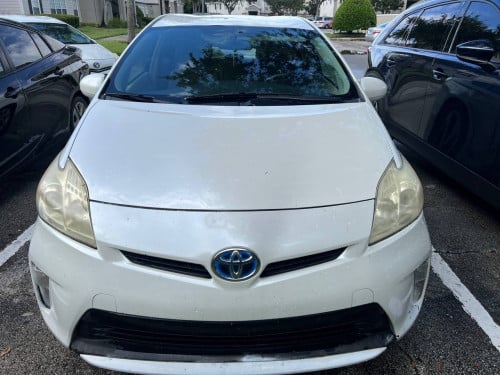 2012 Toyota Prius option 3 ក្នុងលឿង