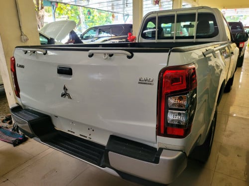 Mitsubishi Triton 2020 លេខដៃ 4x4 ធានានៅថ្មី Urgent Sale!!!