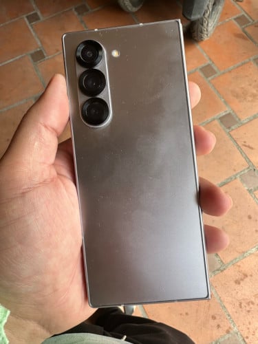 Z fold 6,512G នៅថ្មី 99%ម្ចាស់ផ្ទាល់ប្រើថៃអ៊ុតស្កុតមួយជុំថែមស្រោមហ្សីន២នឹងប៊ុិច,ថែមscreen មុខនឹងខ្នង