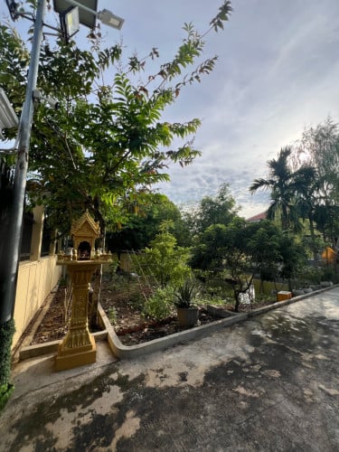 ផ្ទះជួល មានសម្ភារៈពេញ នឹង មានតារាងបាល់