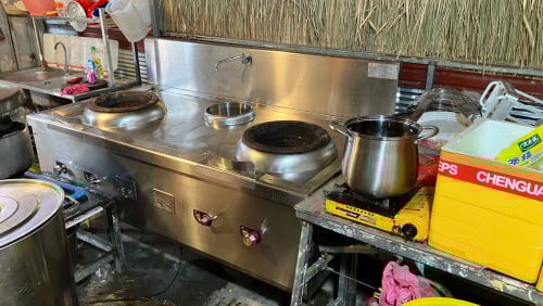 ចង្ក្រានចុងភៅខ្នាតសណ្ឋាគាលំដាប់ឡៃឡុងថ្មីខ្ទង់ក្បែរ2000$លក់190$នៅស្អាត90%ក្បាលចង្ក្រាន2មានវ៉ានទឹក