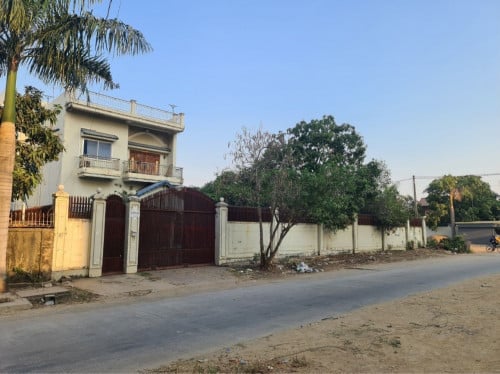 វីឡាកែងលក់ (ភ្នំពេញថ្មី)ផ្លូវ20m សង្កាត់ភ្នំពេញថ្មី ខណ្ឌសែនសុខ