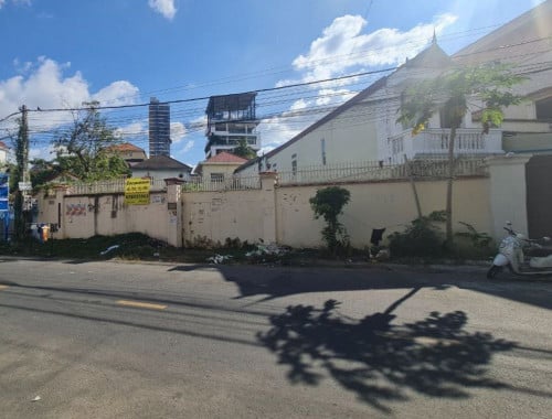 ដីលក់ (ទួលគោក)ផ្លូវលេខ600 សង្កាត់បឹងកក់ទី2 ខណ្ឌទួលគោក