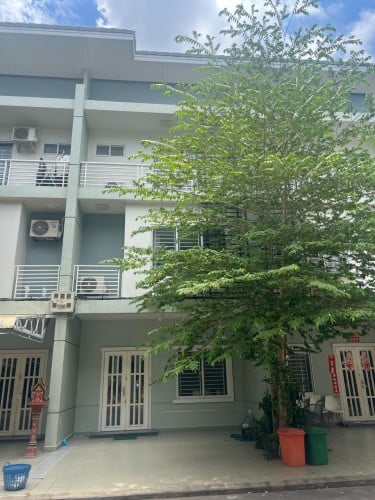 វីឡា LC2 សម្រាប់លក់បន្ទាន់ នៅបុរីប៉េងហួត 598 ផ្លូវជាសុផារ៉ា រាជធានីភ្នំពេញ