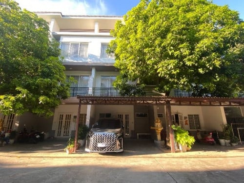 Link house for rent at Chbar Ampov