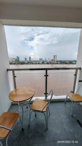 Riverside, skyrise, city center (near Wat Phnom)