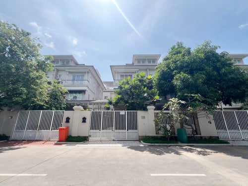 វីឡាភ្លោះ 2ល្វែងសម្រាប់ជួលនៅបុរីប៉េងហួតបឹងស្នោរ​ | Twin villa 2flat for rent at Borey Peng Houth BSN