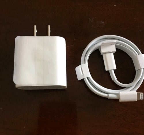ហ្ស៊ីន Apple 20W  Charger & USB-C Lightning Cable 3ft 