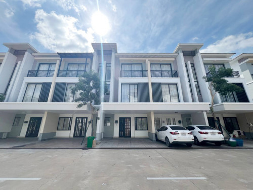 វីឡា LC2 សម្រាប់ជួលនៅបុរីប៉េងហួត បឹងស្នោរ | LC2 villa for rent at Borey Peng Huoth Boeung Snor