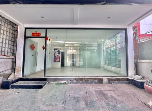 ផ្ទះអាជីវកម្មជួលនៅជិតប្រលានចាស់   -R270