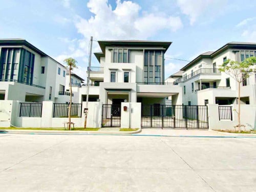 🏠វីឡាឃ្វីនសម្រាប់លក់នៅក្នុង បុរីជីបម៉ុងលែនម៉ាក៦០ម៉ែត្រ ( ការដេគ័រកផ្ទះអស់ 200,000$+ )