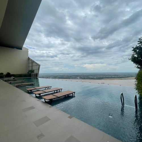 3 Bedrooms fro Rent at The Peak