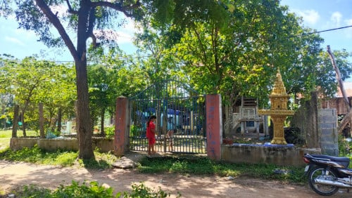 ផ្ទះនឹងដី លក់